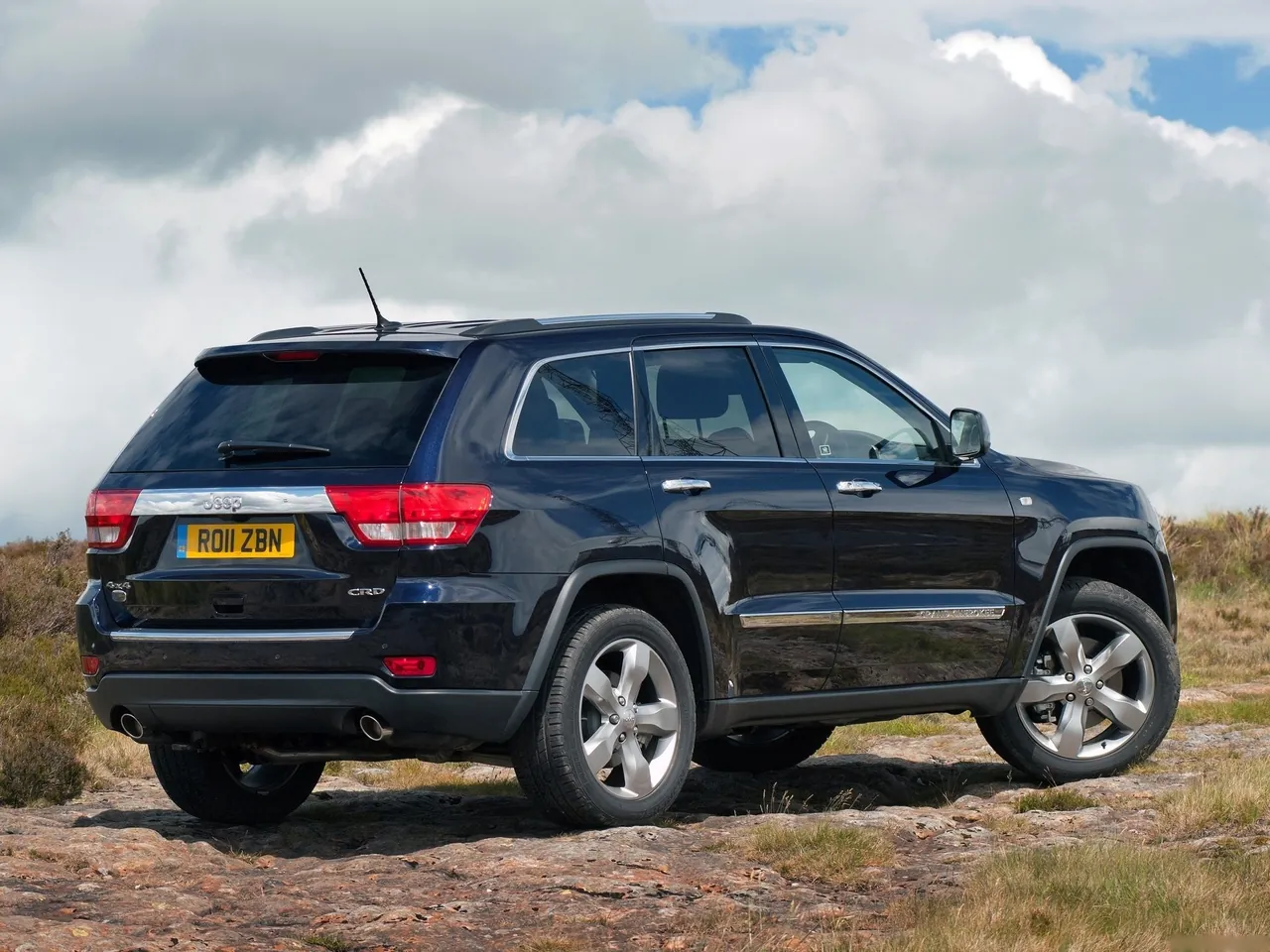 Jeep Grand Cherokee [UK] (2011) – zadní tříčtvrteční pohled
