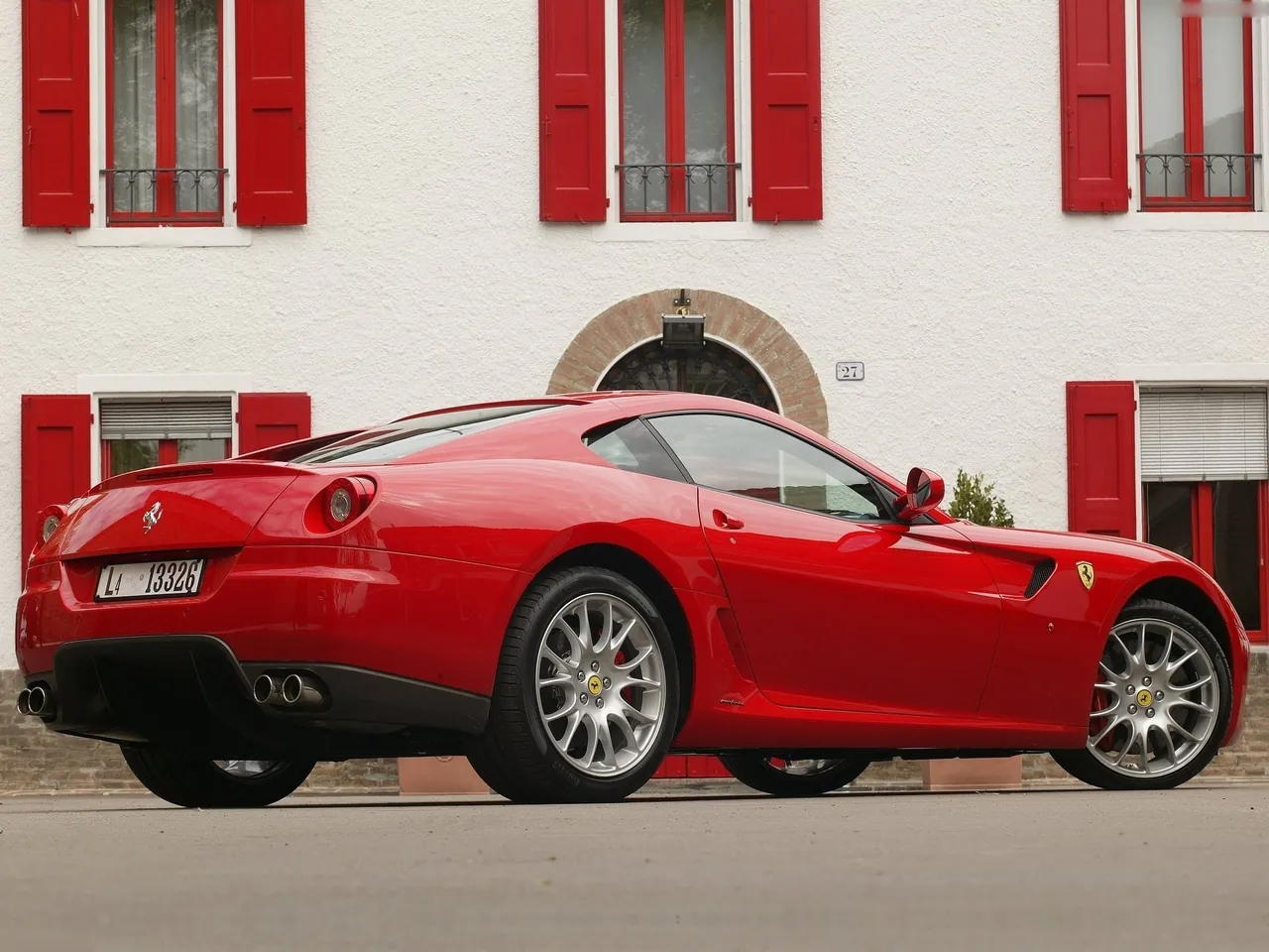 Ferrari 599 GTB Fiorano (2006) – zadní tříčtvrteční pohled