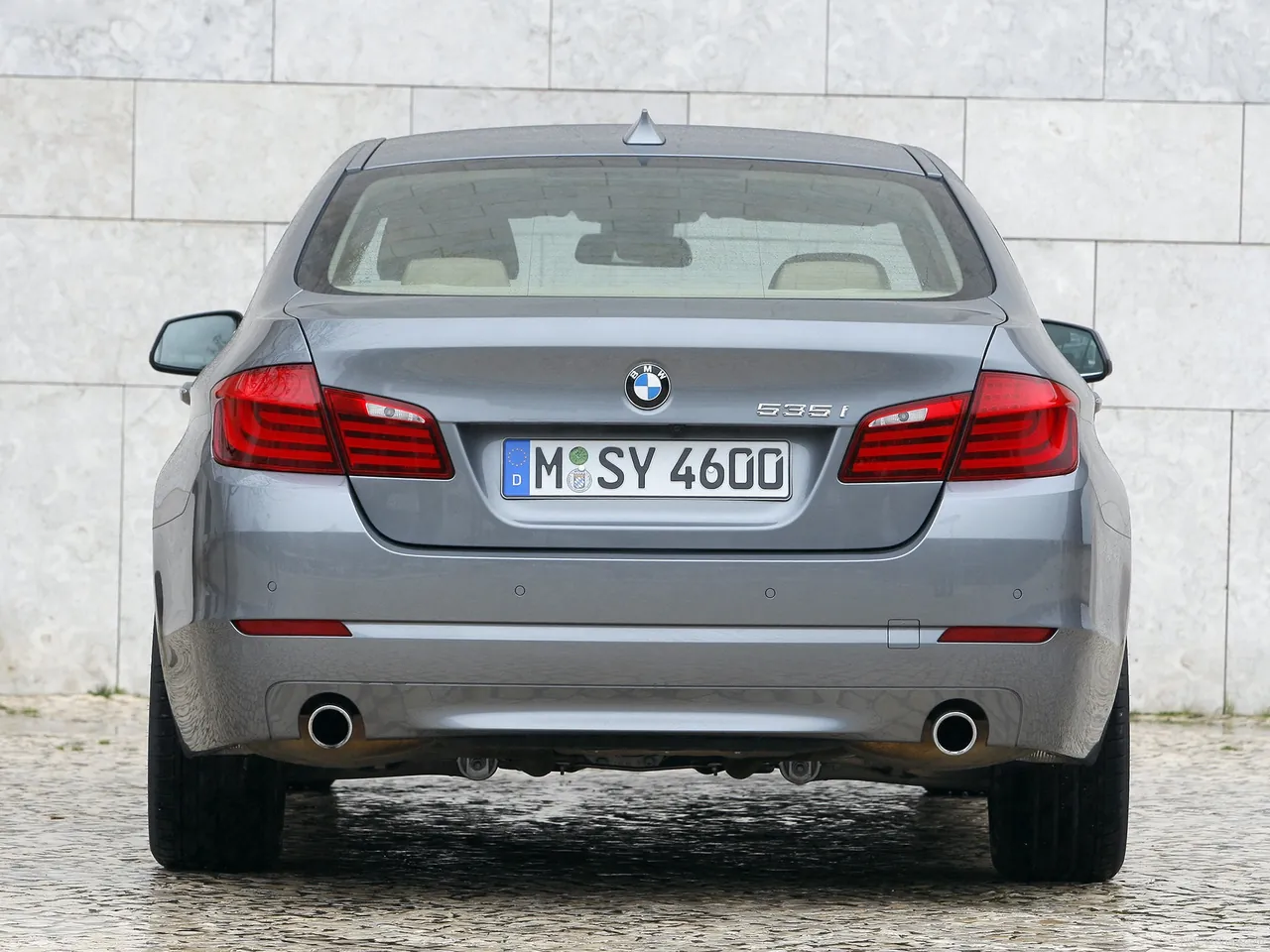 BMW 5-Series (2011) – zezadu