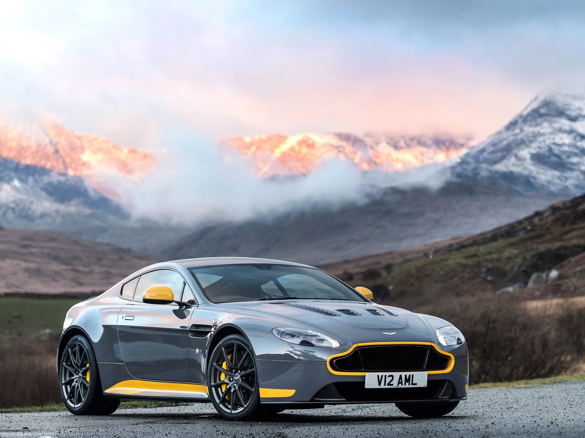 Aston Martin V12 Vantage S (2017)