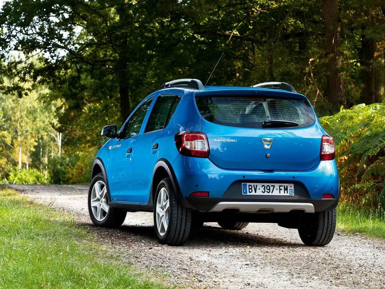 Dacia Sandero Stepway (2013) – zadní tříčtvrteční pohled