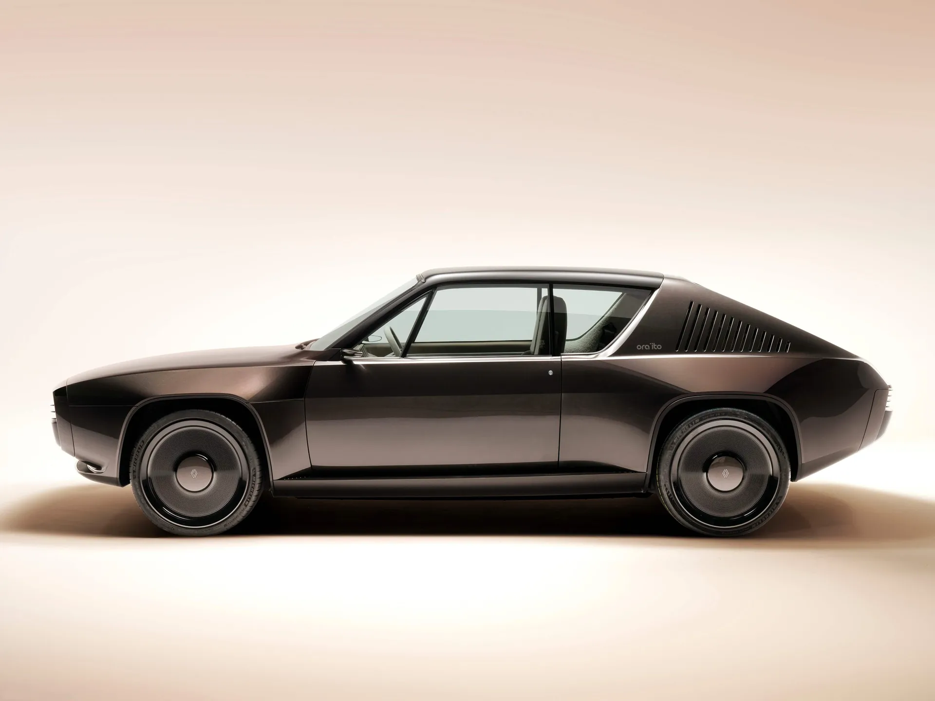 Renault R17 Electric Restomod Concept (2024) – boční profil