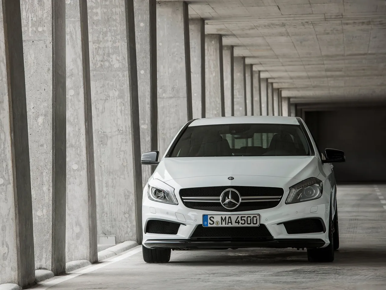 Mercedes-Benz A45 AMG (2014) - Front