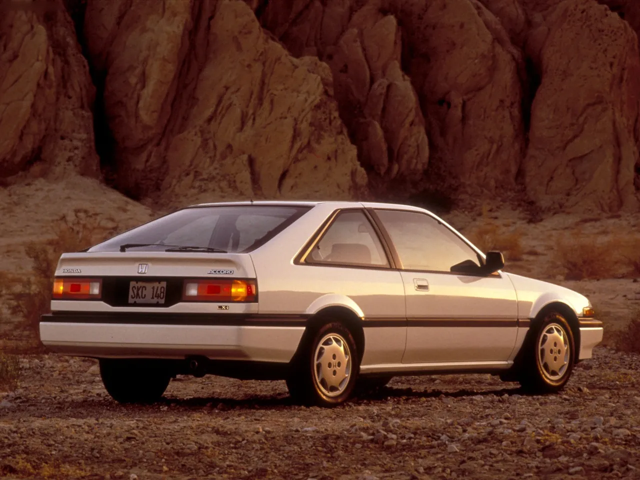 Honda Accord Hatchback (1987) – zadní tříčtvrteční pohled