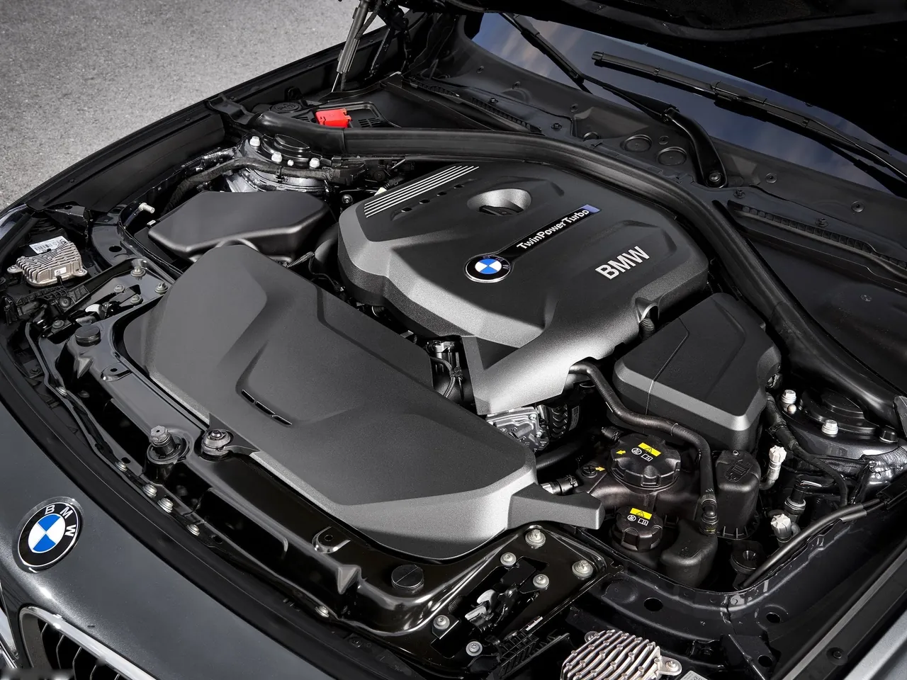 BMW 3-Series Gran Turismo (2017) – motorový prostor