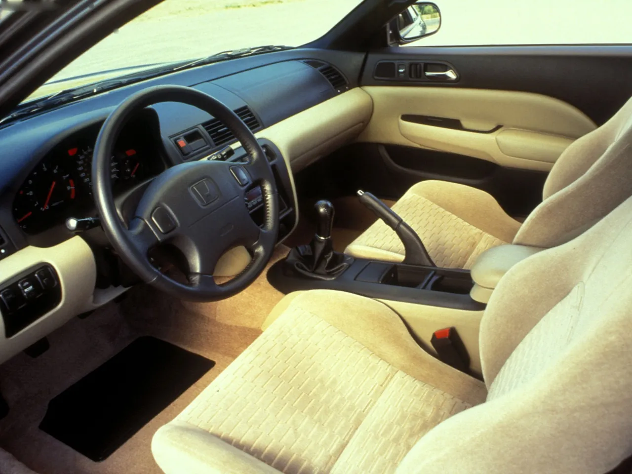 Honda Prelude (1997) – interiér