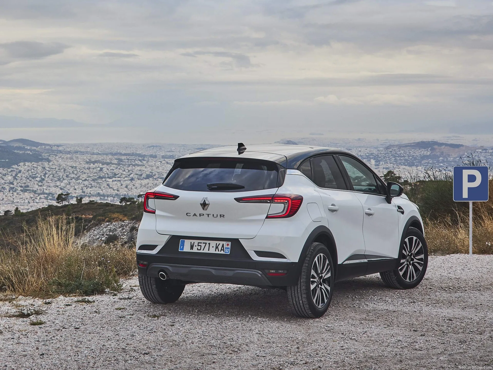Renault Captur (2020) – zadní tříčtvrteční pohled