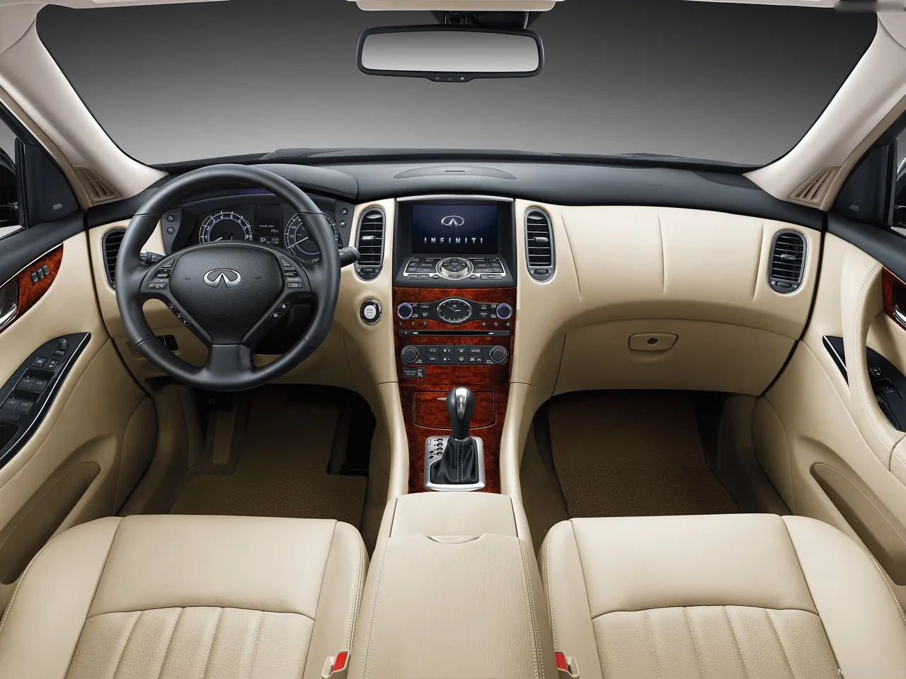 Infiniti QX50 (2016) – interiér