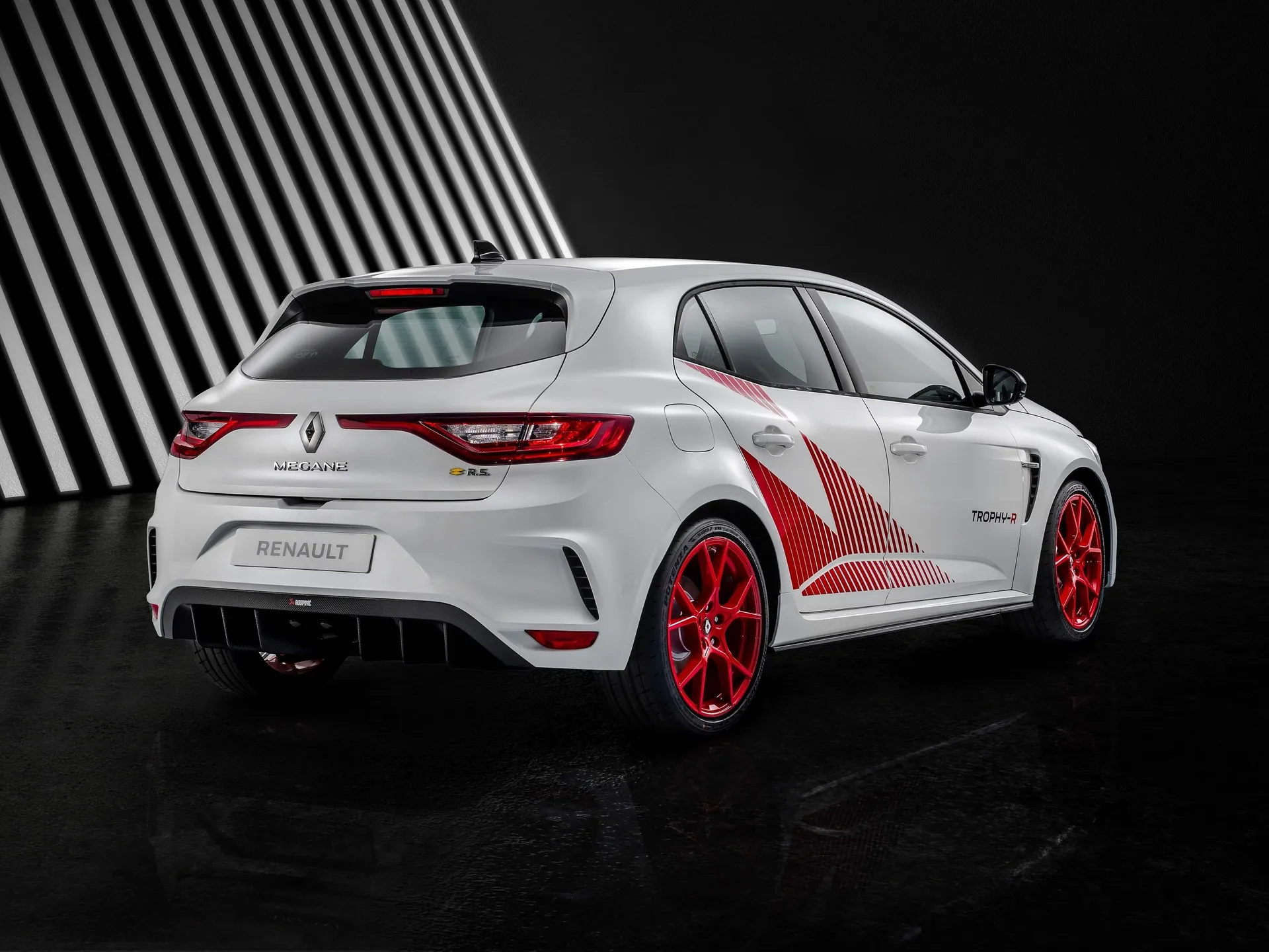 Renault Megane RS Trophy-R (2020) – zadní tříčtvrteční pohled