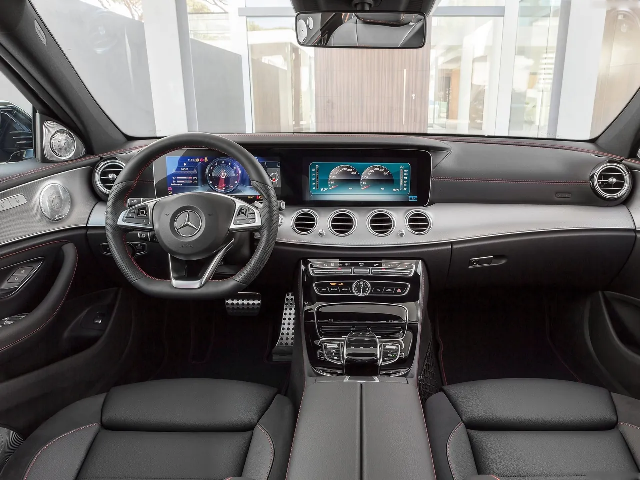 Mercedes-Benz E43 AMG 4Matic (2017) – interiér