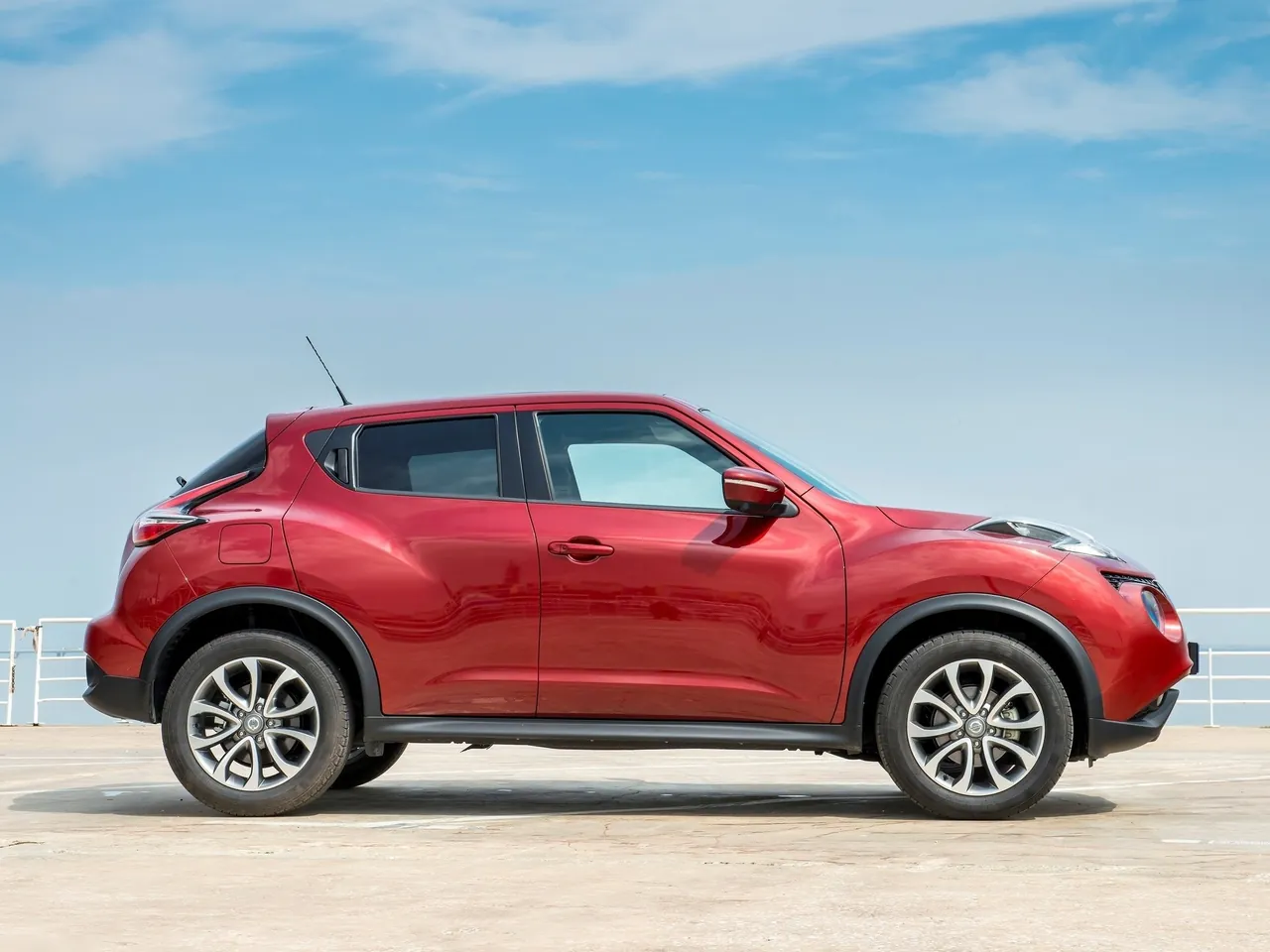 Nissan Juke (2015) – boční profil