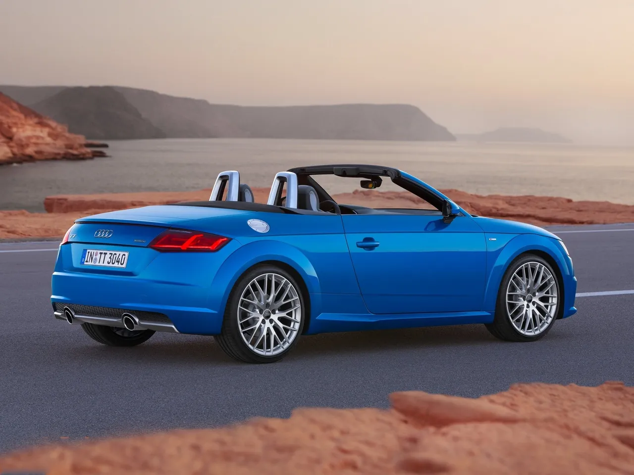 Audi TT Roadster (2015) – zadní tříčtvrteční pohled