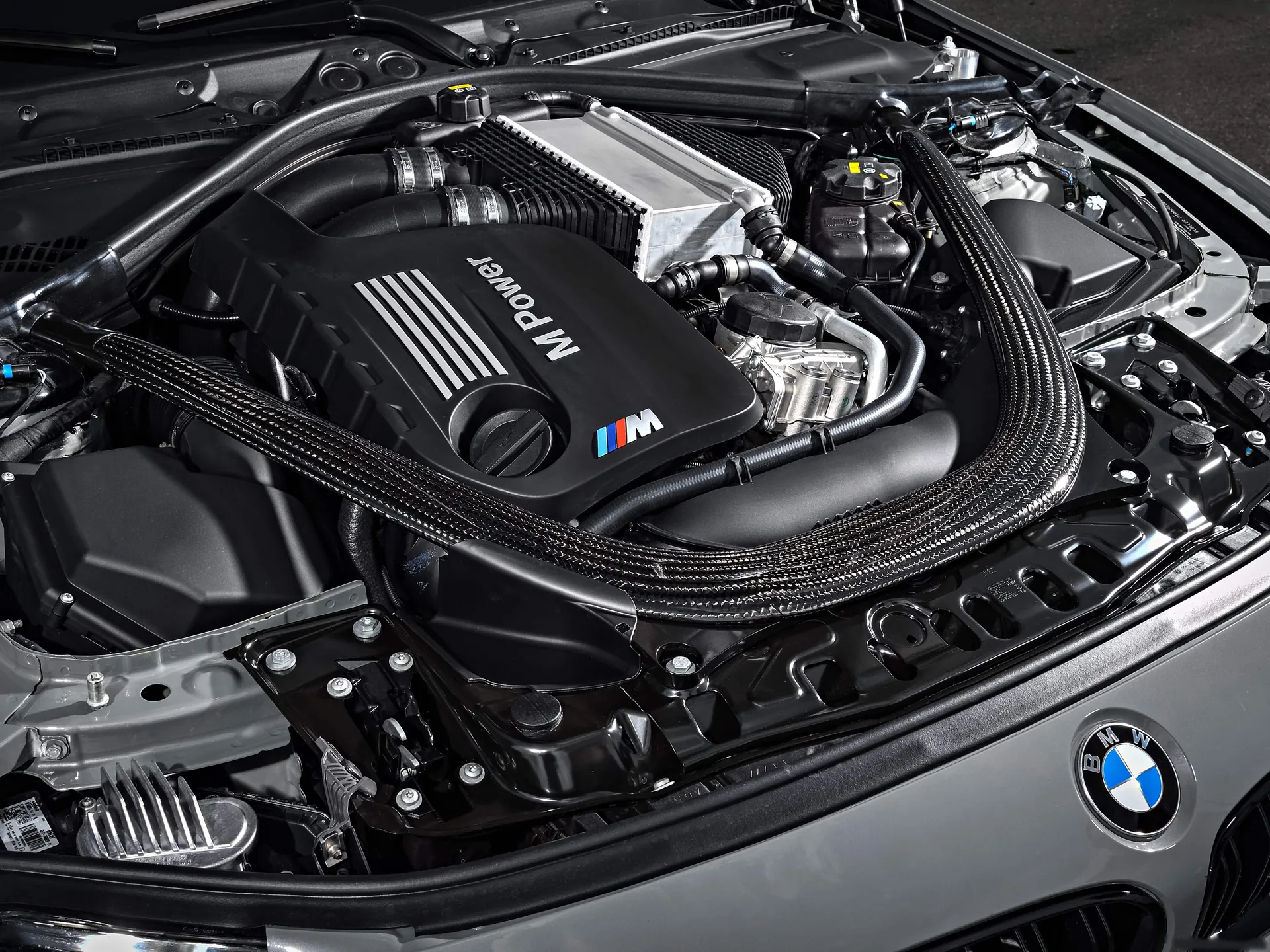 BMW M4 CS (2018) – motorový prostor