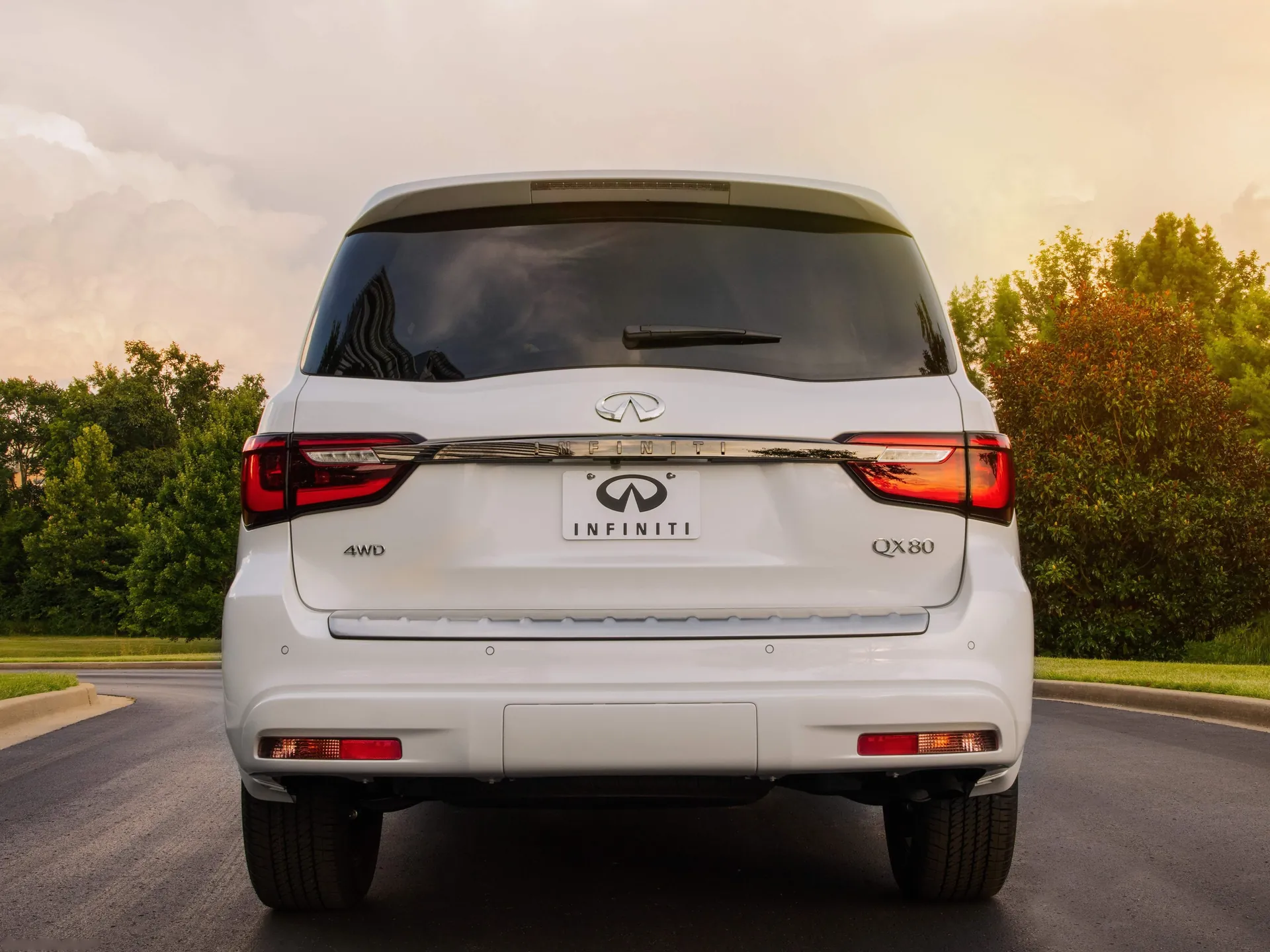 Infiniti QX80 (2021) – zezadu