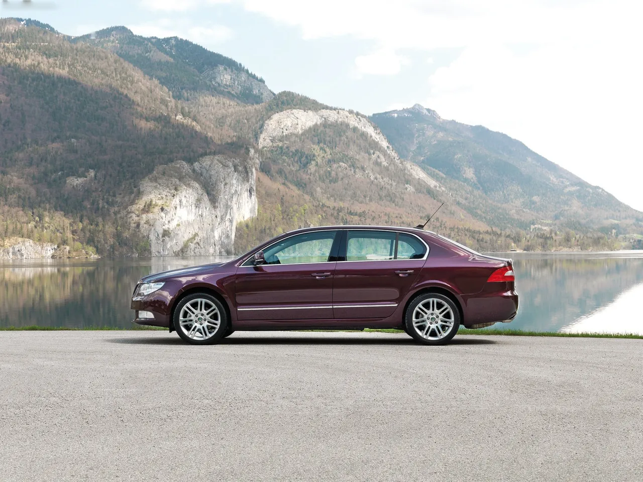 Skoda Superb (2009) – boční profil