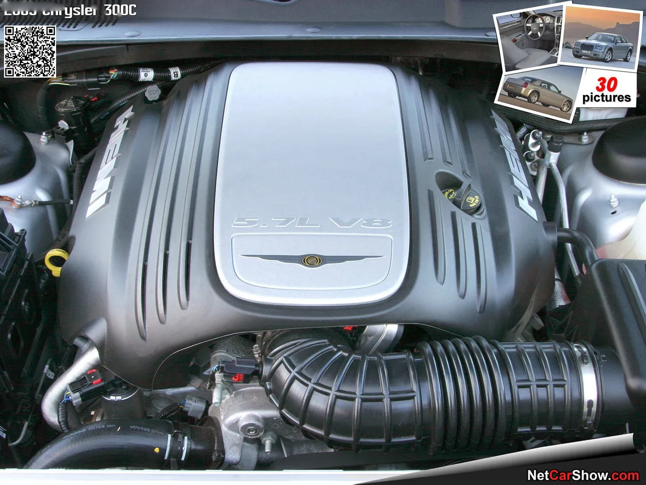 Chrysler 300C (2005) – motorový prostor