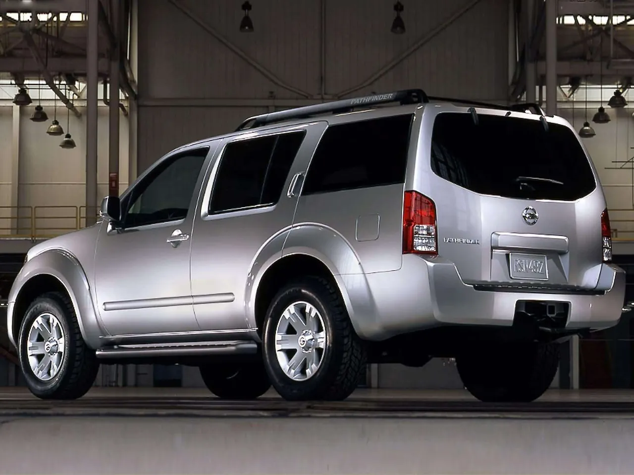 Nissan Pathfinder (2005) – zadní tříčtvrteční pohled