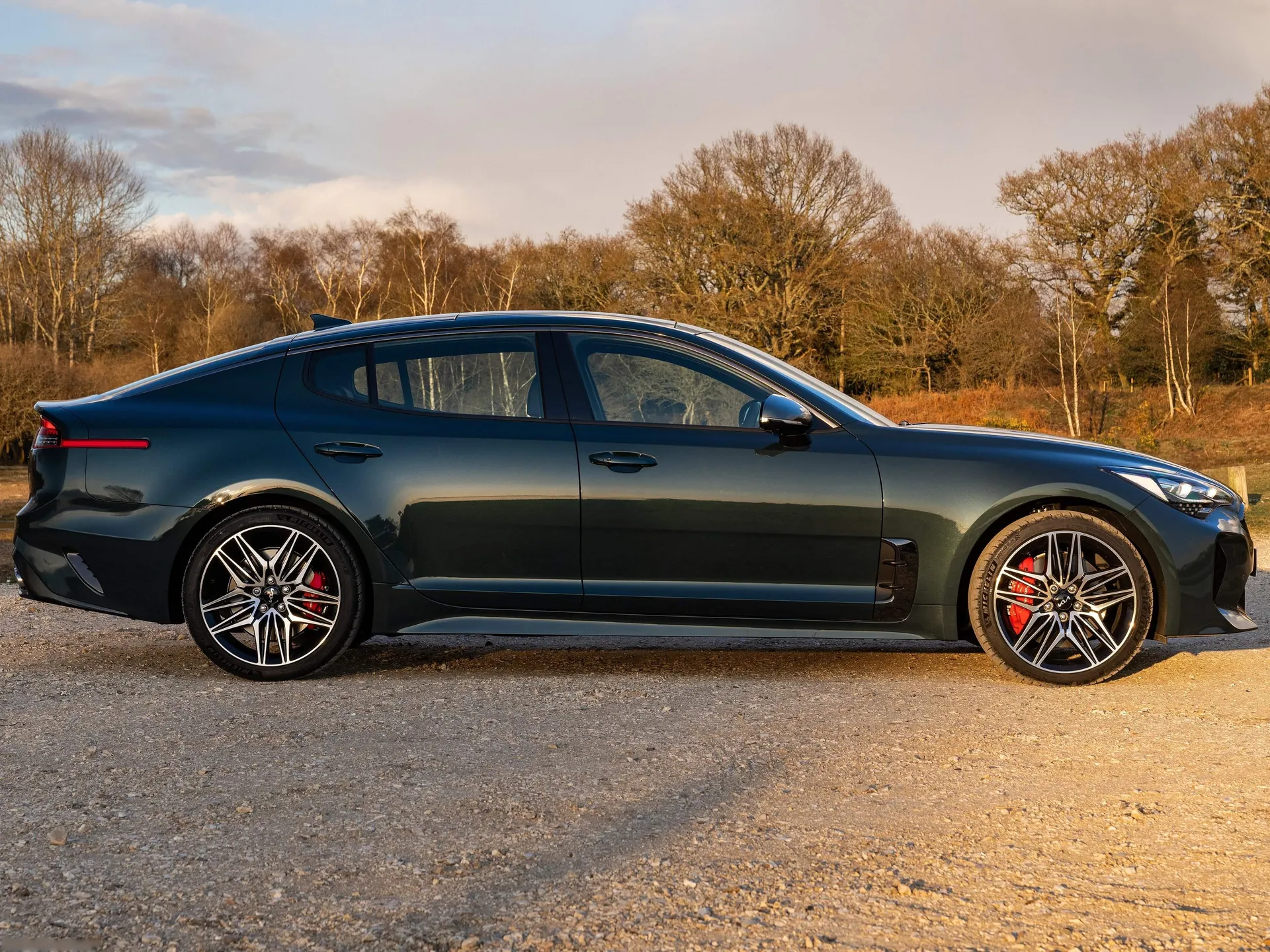 Kia Stinger [UK] (2022) – boční profil