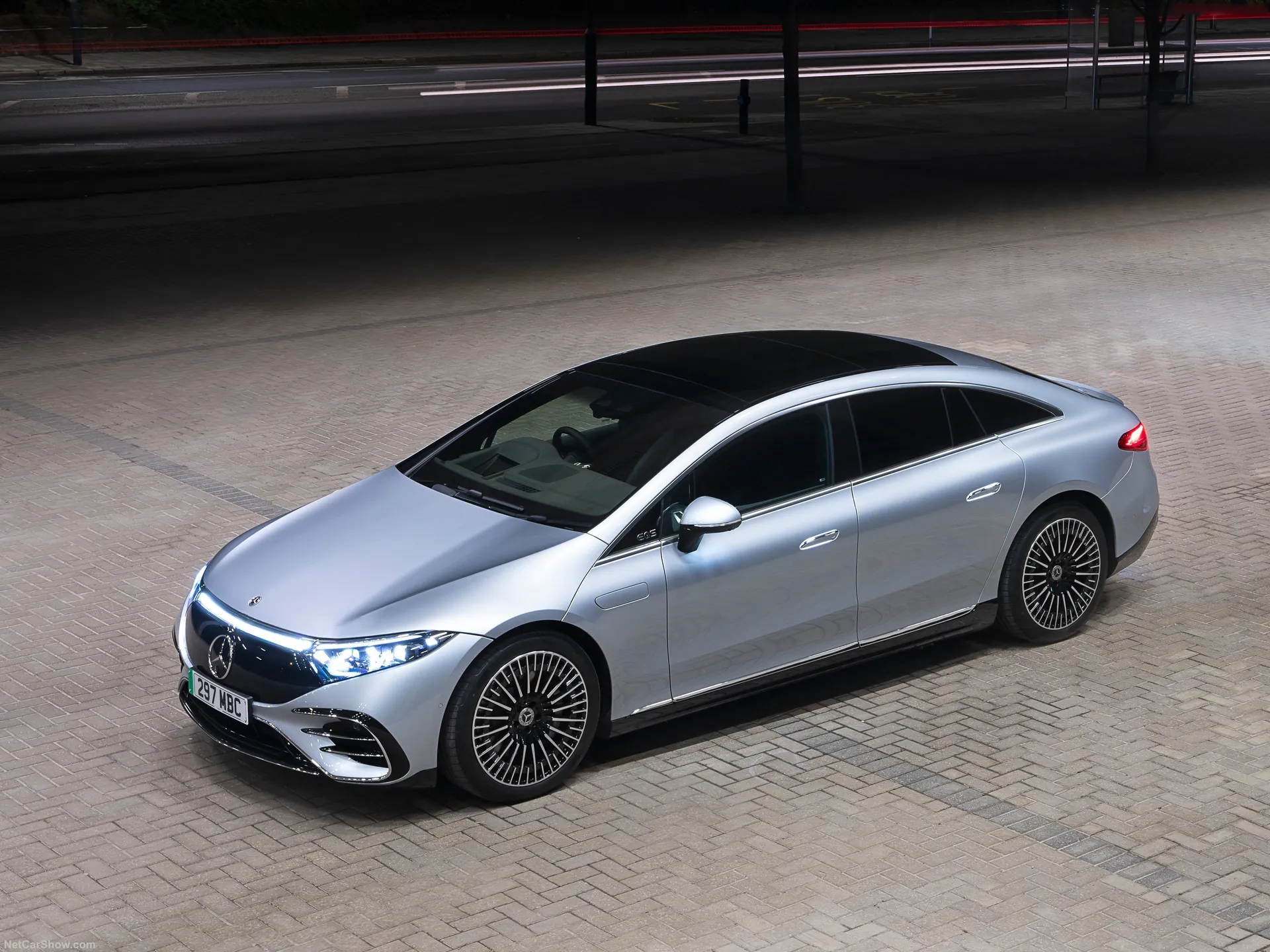 Mercedes-Benz EQS [UK] (2022)