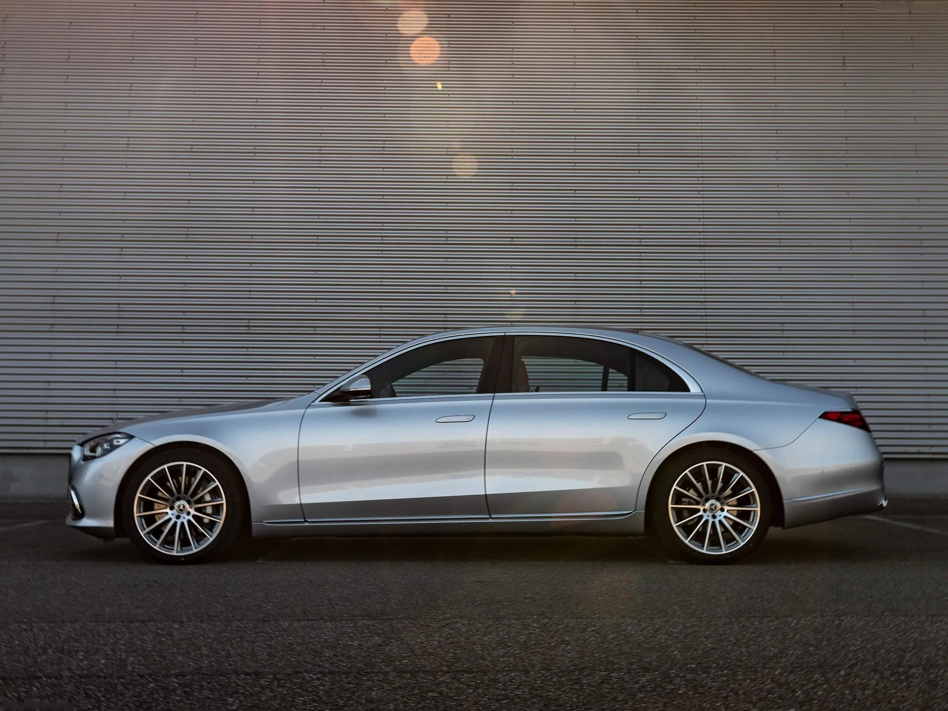 Mercedes-Benz S400d (2021) - Side Profile