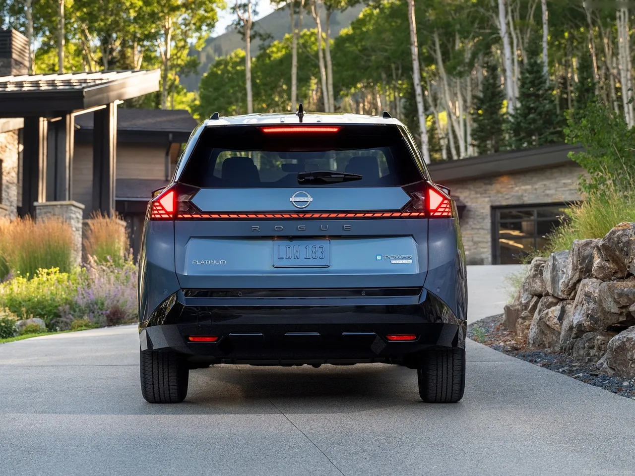 Nissan Rogue Hybrid (2027) – zezadu