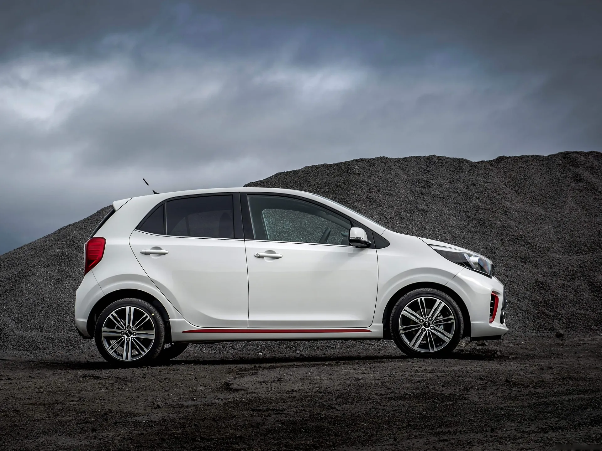 Kia Picanto GT-Line [UK] (2017) – boční profil