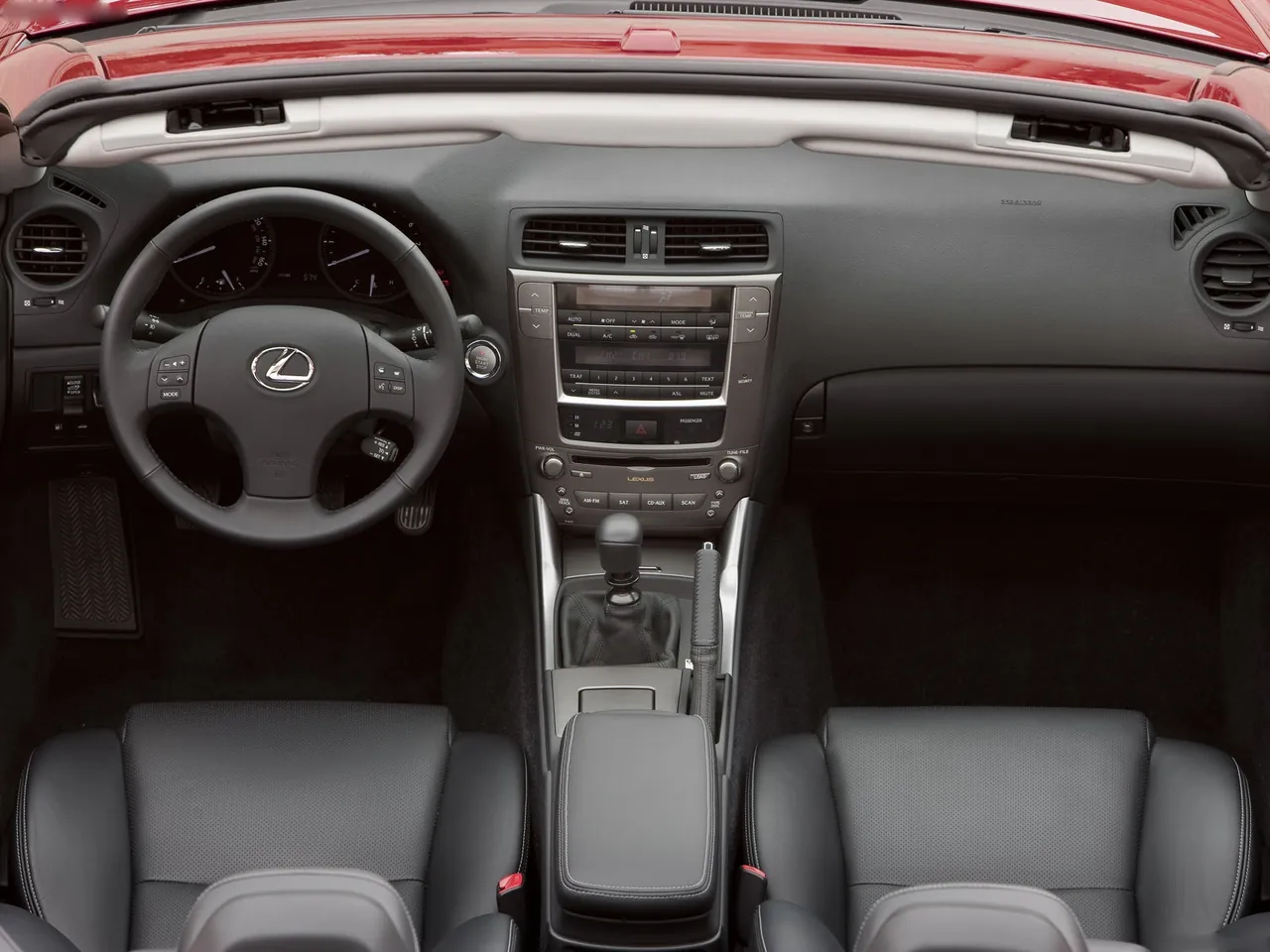 Lexus IS Convertible (2010) – interiér