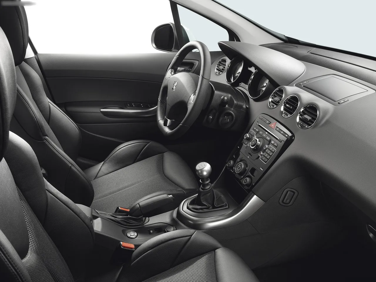 Peugeot 308 GTi (2011) – interiér