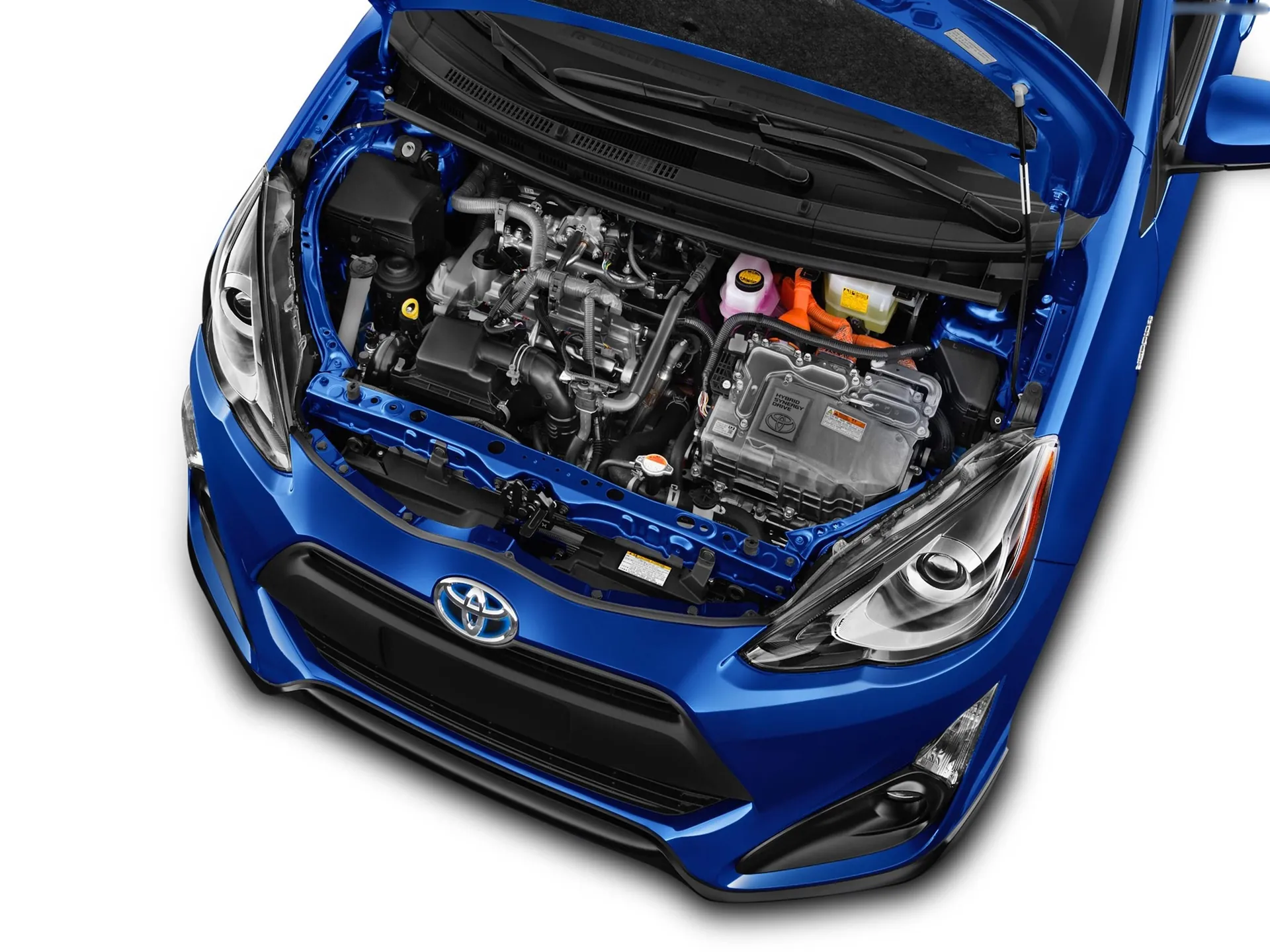 Toyota Prius c (2017) - Engine Bay
