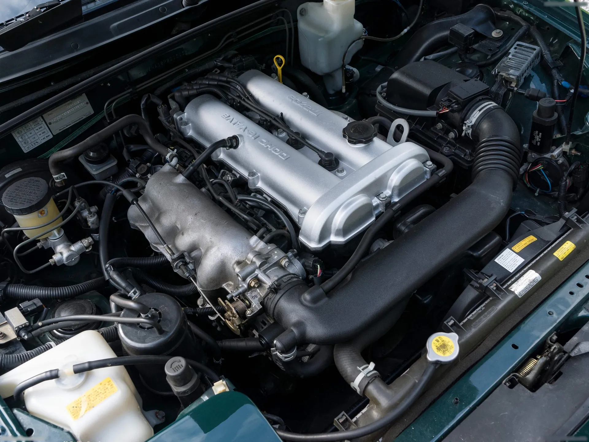 Mazda MX-5 1.8 (1994) – motorový prostor