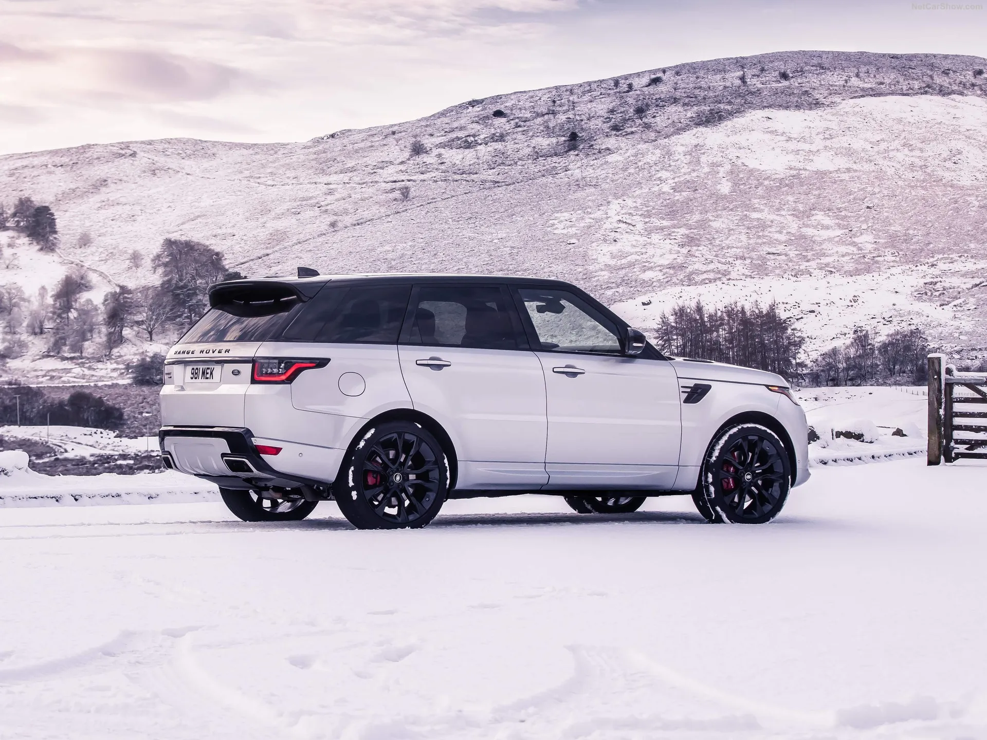 Land Rover Range Rover Sport HST (2020) - Rear Three-Quarter