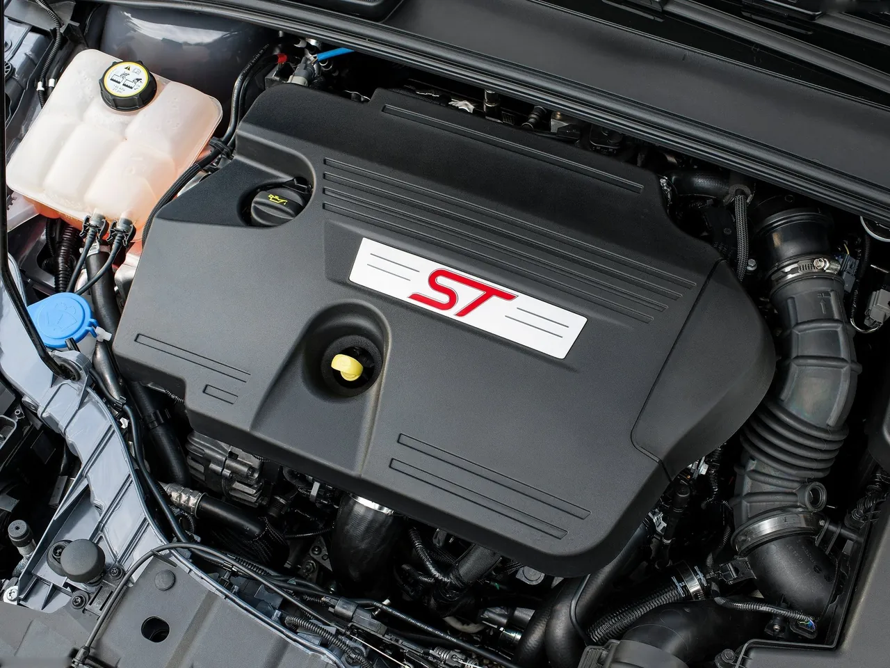 Ford Focus ST Wagon (2015) – motorový prostor