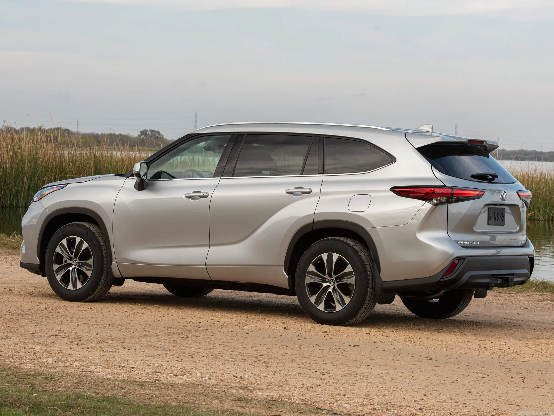 Toyota Highlander (2020) – zadní tříčtvrteční pohled