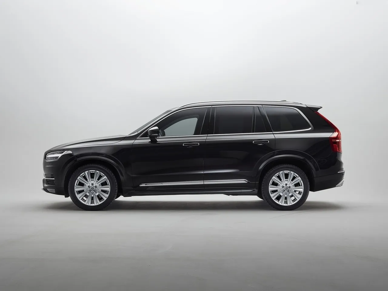 Volvo XC90 Armoured (2020) – boční profil