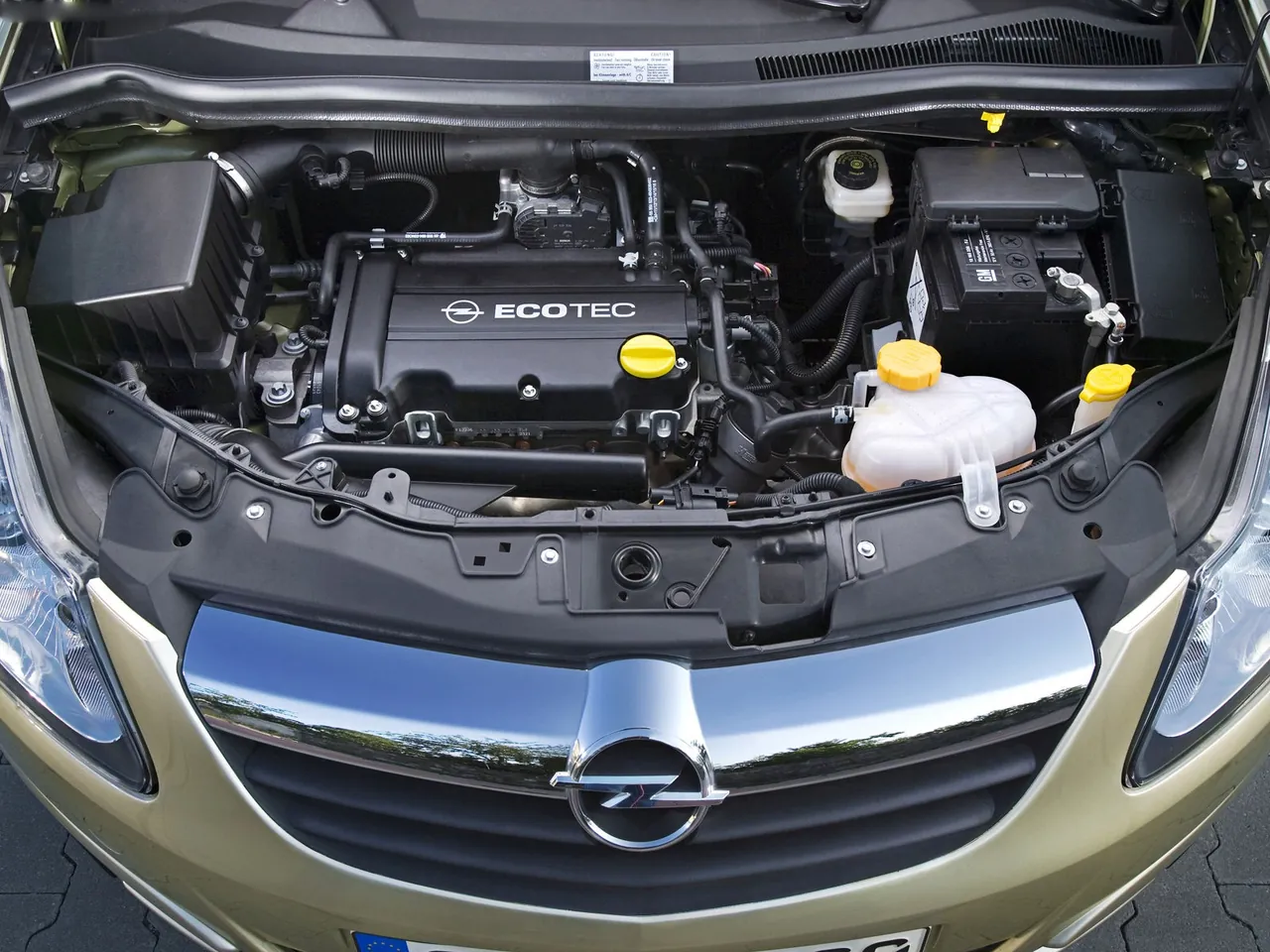 Opel Corsa 5-door (2007) – motorový prostor