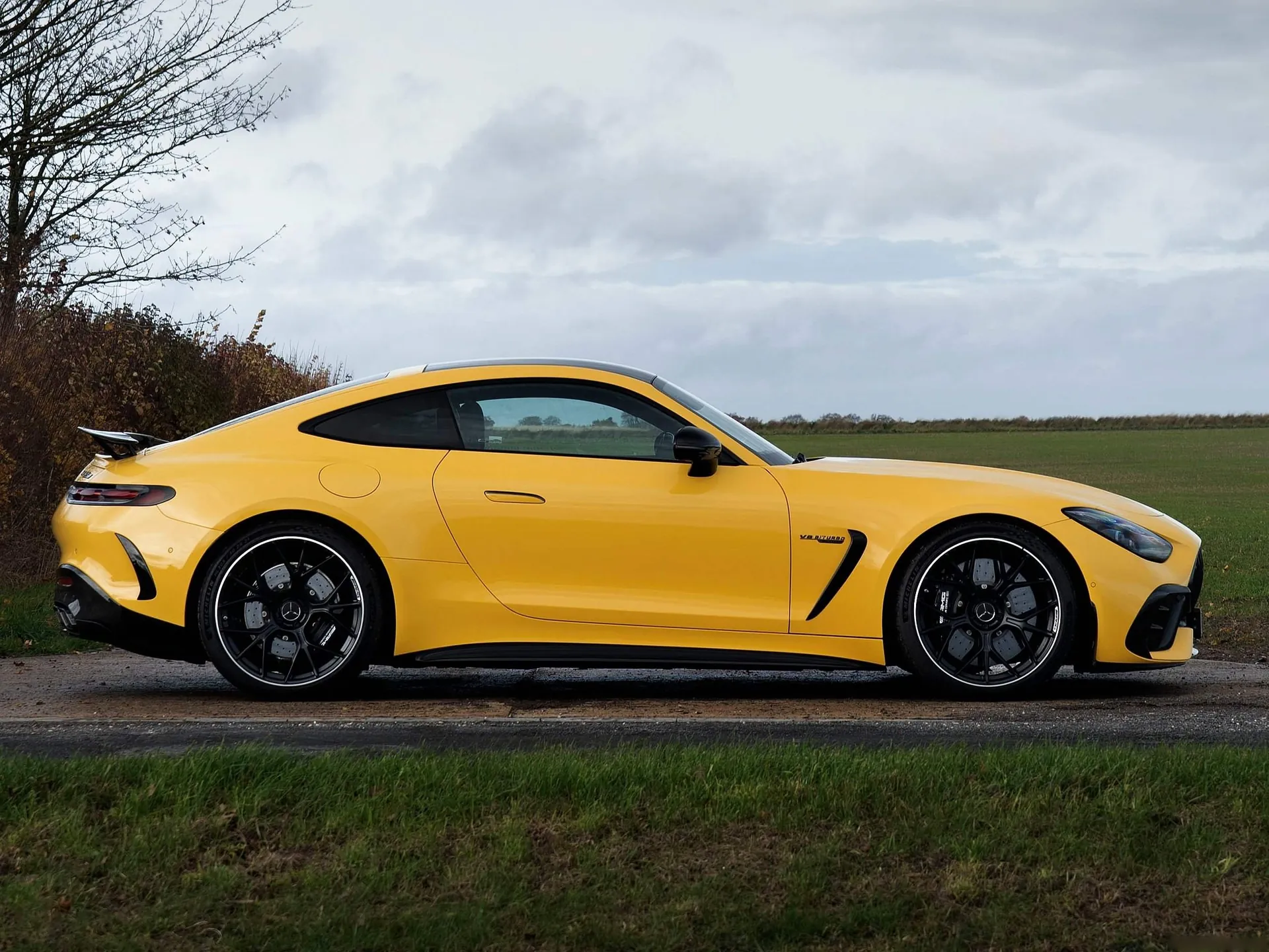 Mercedes-Benz AMG GT63 PRO [UK] (2025) – boční profil