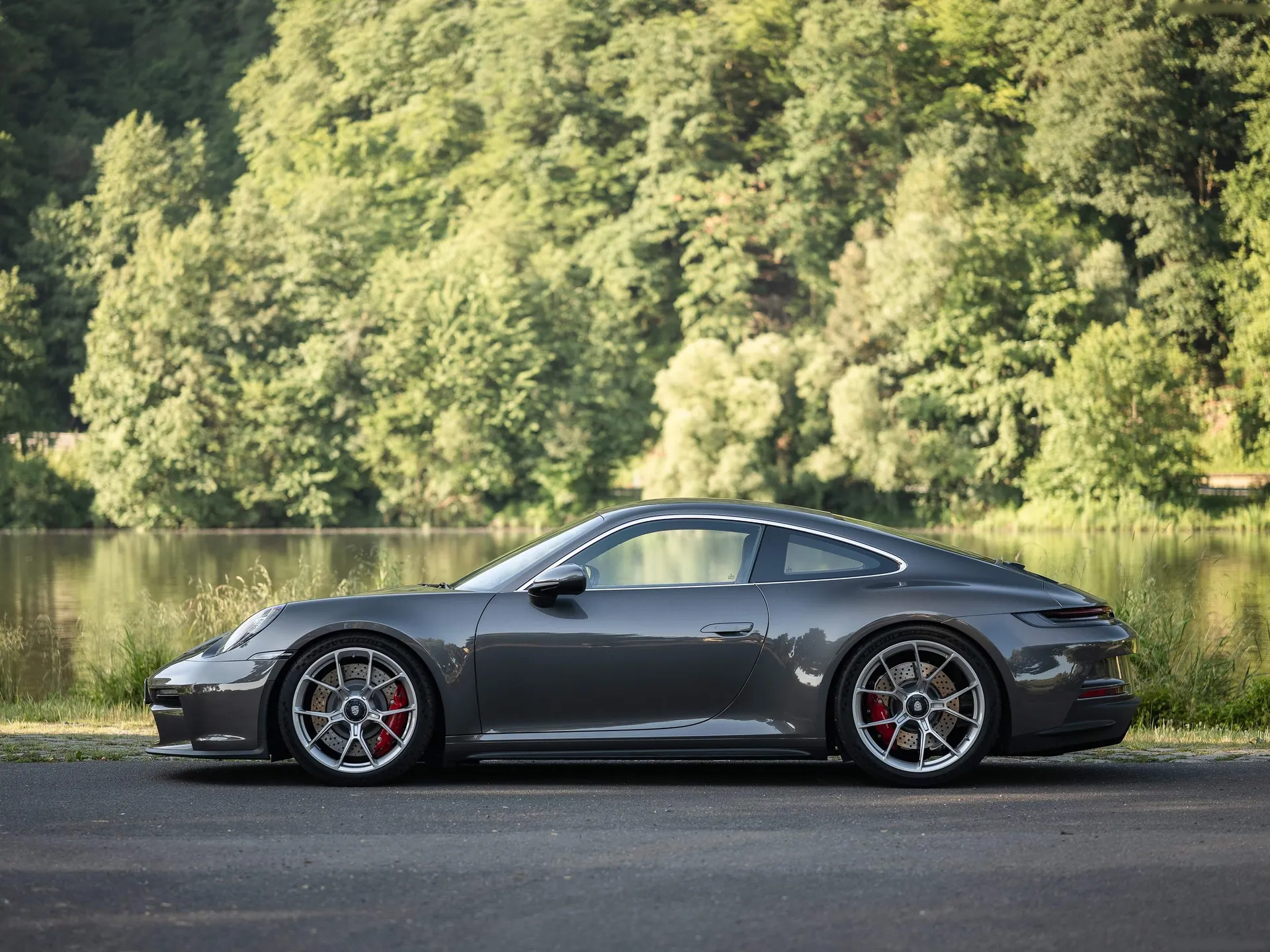 Porsche 911 GT3 Touring (2022) – boční profil