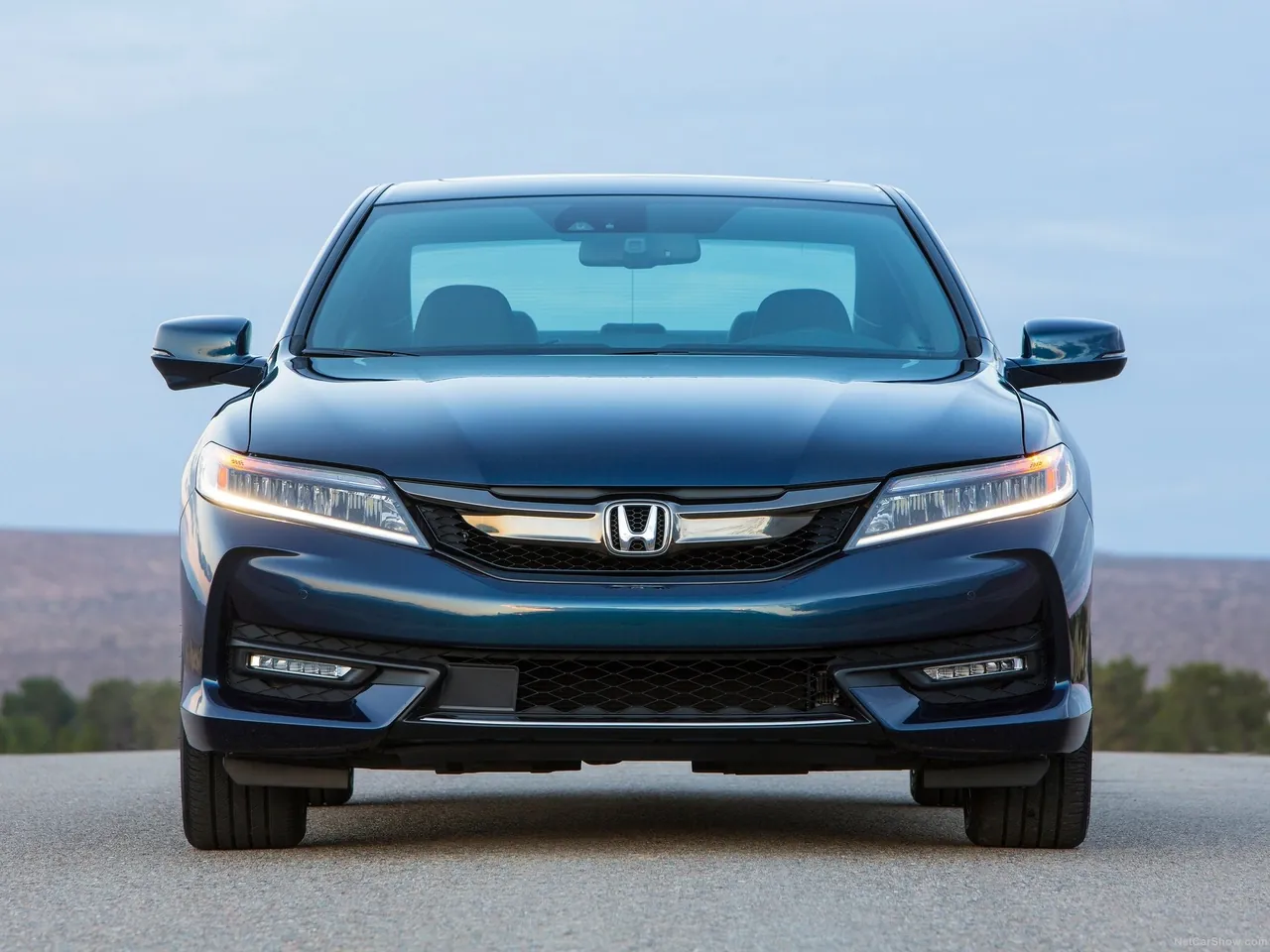 Honda Accord Coupe (2016) - Front