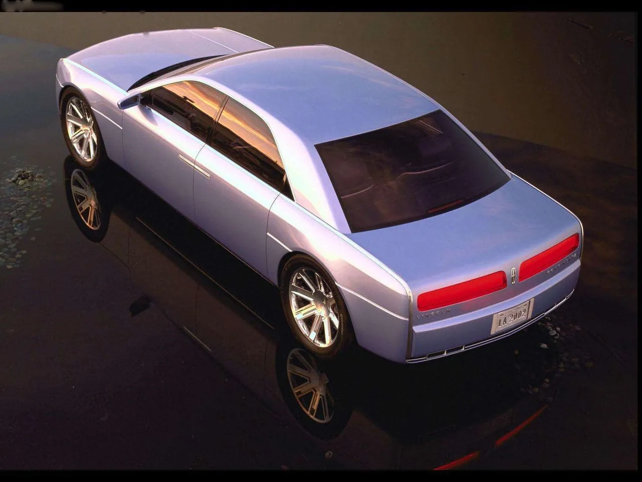 Lincoln Continental Concept (2002) – zadní tříčtvrteční pohled