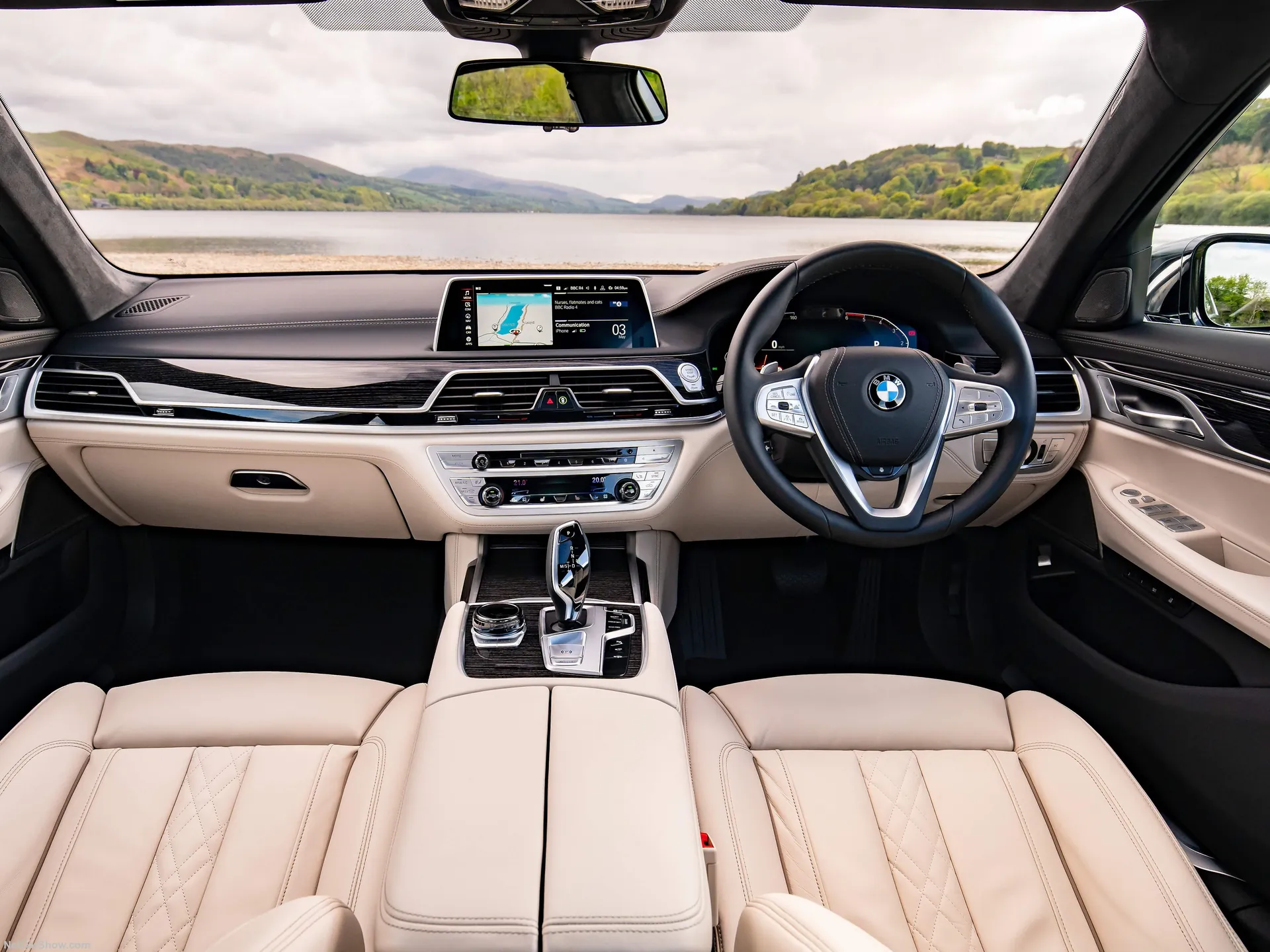 BMW 7-Series [UK] (2020) – interiér