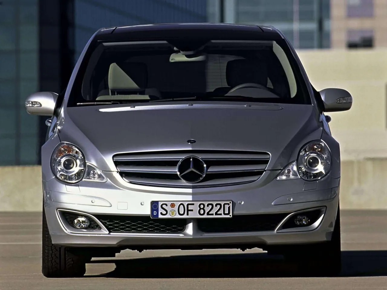 Mercedes-Benz R500 (2006) - Front