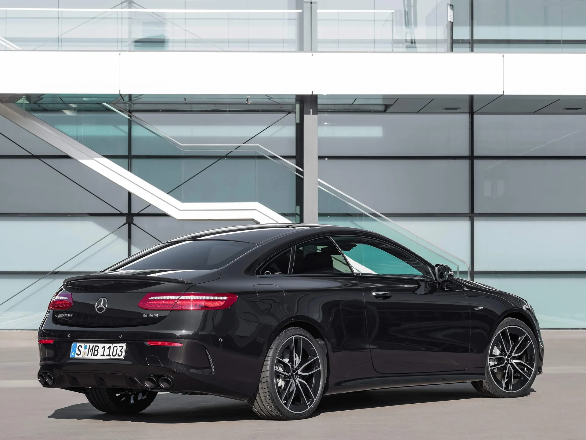 Mercedes-Benz E53 AMG Coupe (2019) – zadní tříčtvrteční pohled