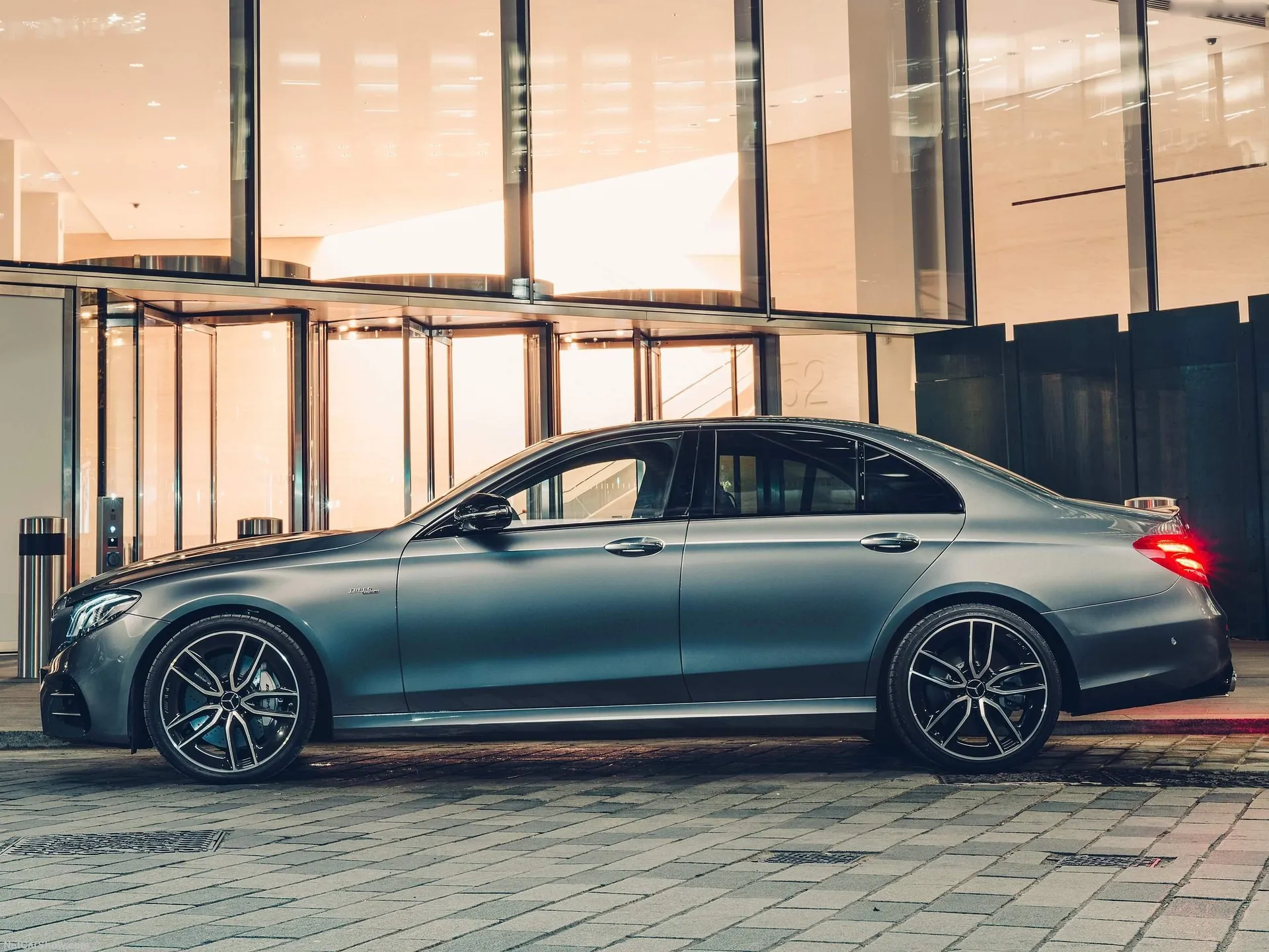 Mercedes-Benz E53 AMG (2019) – boční profil