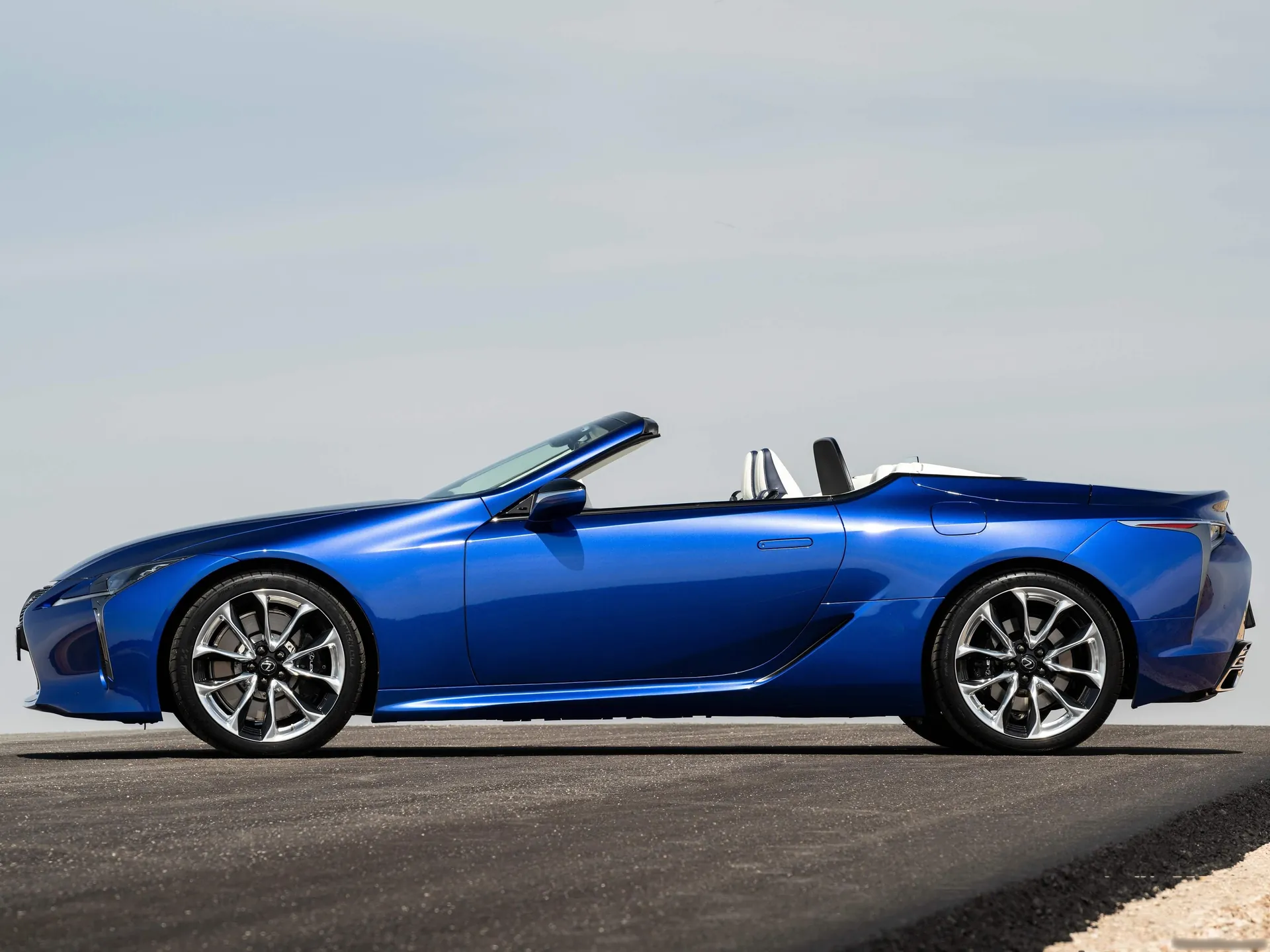 Lexus LC 500 Convertible (2021) – boční profil
