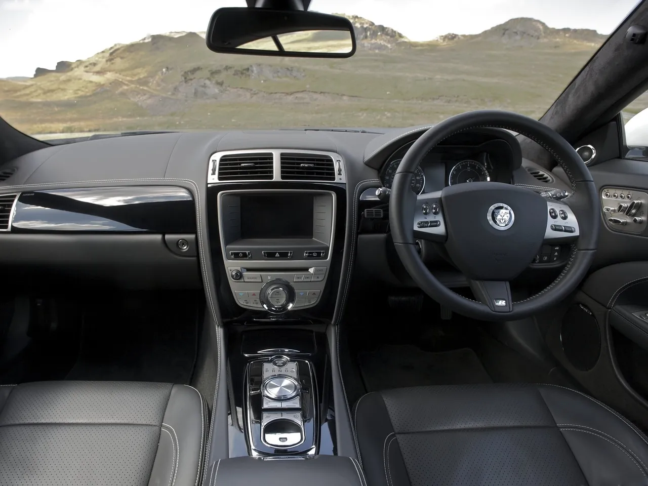 Jaguar XKR Speed (2011) – interiér