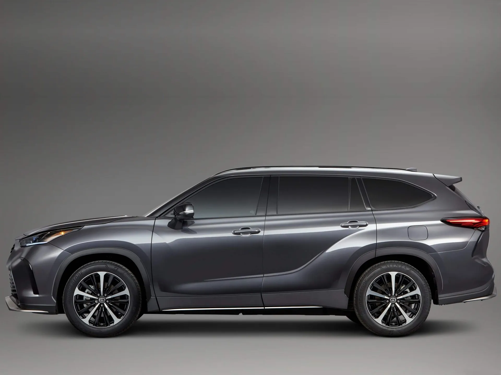 Toyota Highlander XSE (2021) - Side Profile