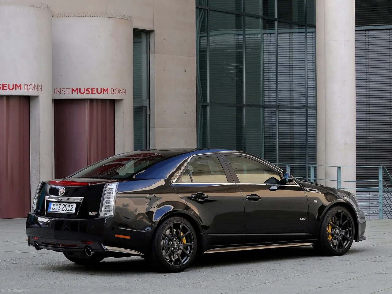 Cadillac CTS-V (2009) – zadní tříčtvrteční pohled