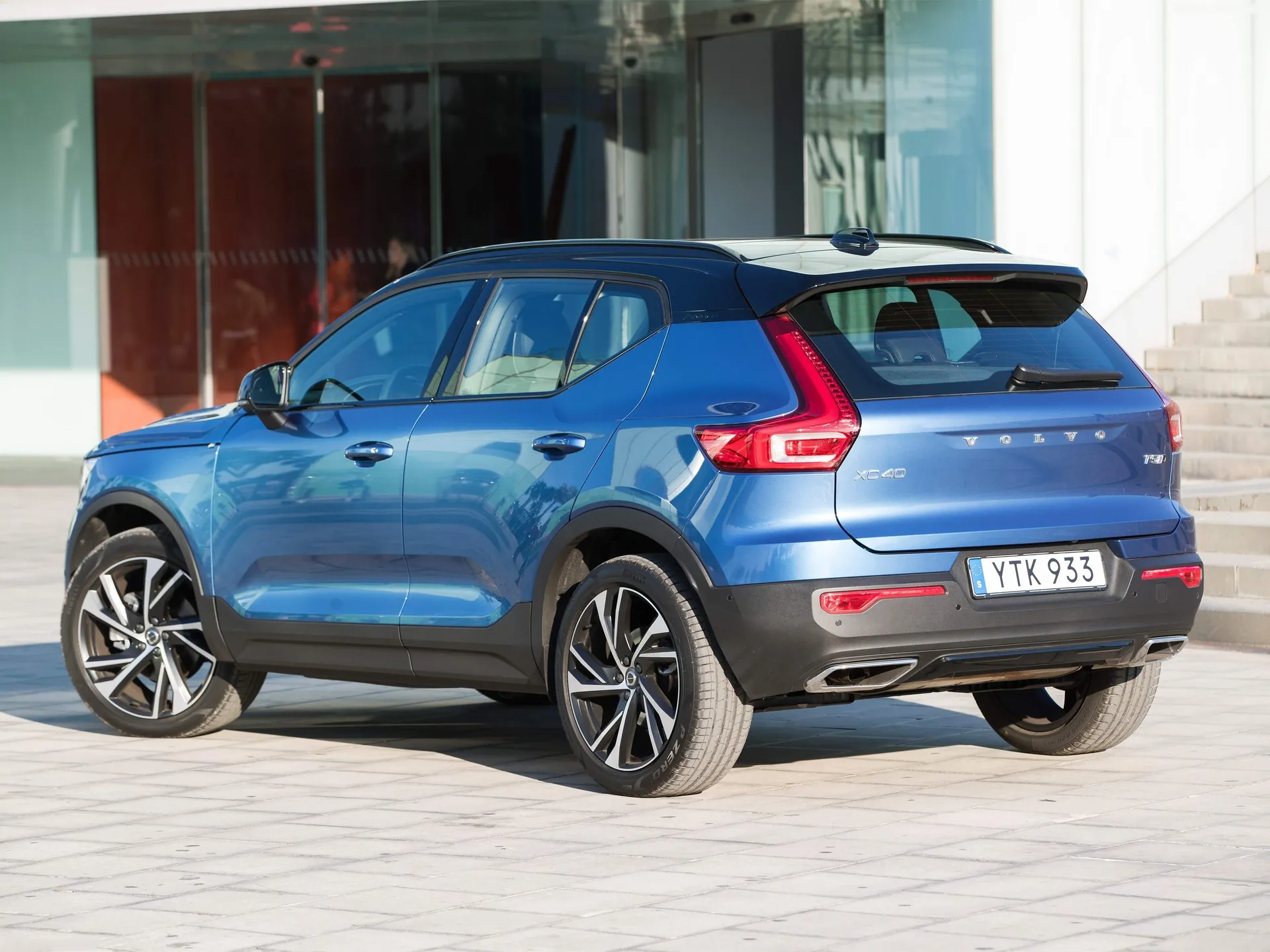 Volvo XC40 (2018) – zadní tříčtvrteční pohled