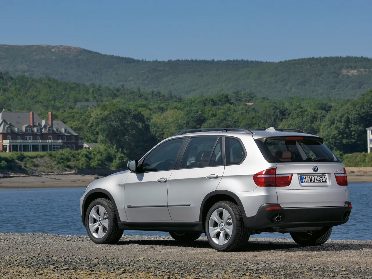 BMW X5 3.0d (2007) – zadní tříčtvrteční pohled