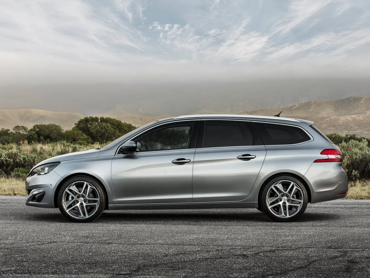 Peugeot 308 SW (2014) – boční profil